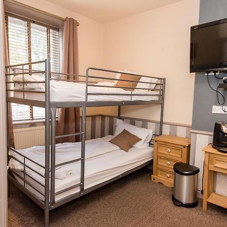 Dimple Well Lodge Hotel Вэйкфильд Экстерьер фото