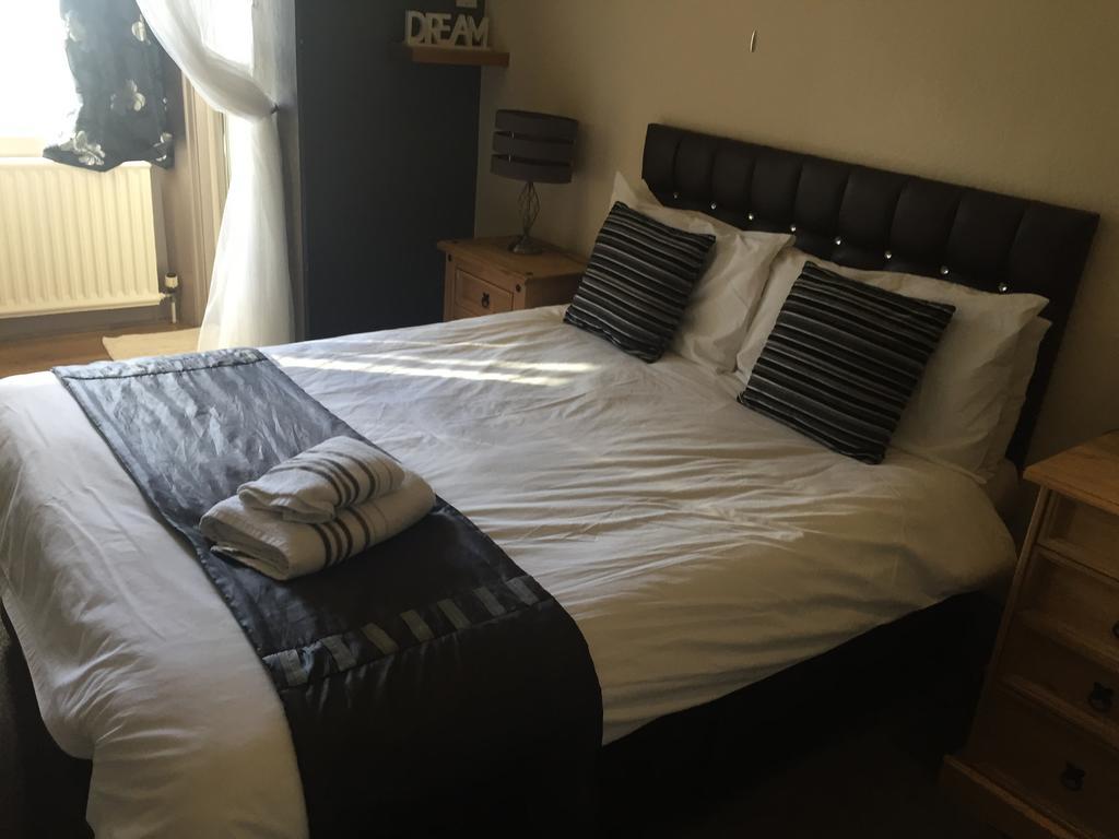 Dimple Well Lodge Hotel Вэйкфильд Номер фото